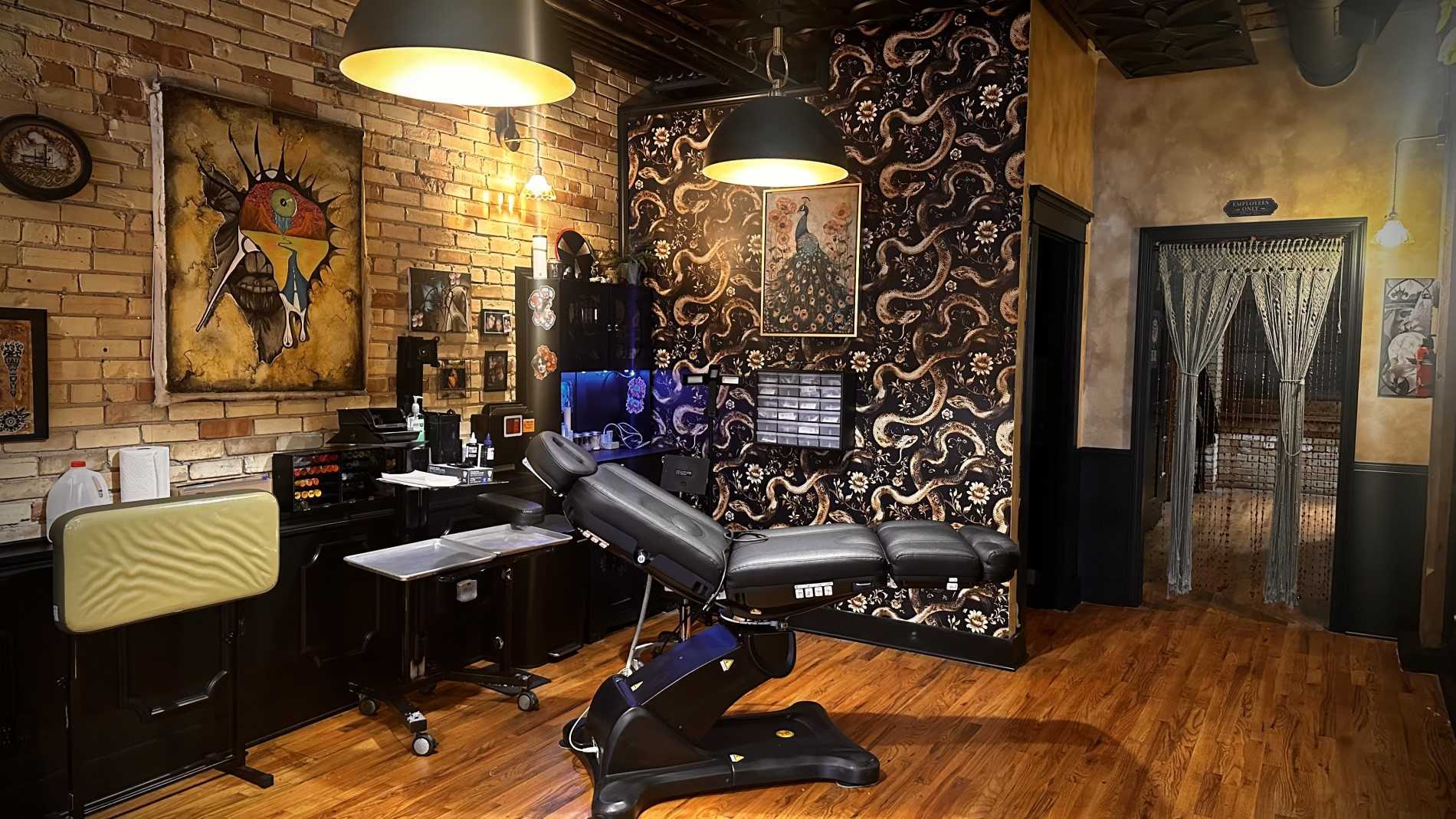 Le Seau De Sang Tattoo Studio